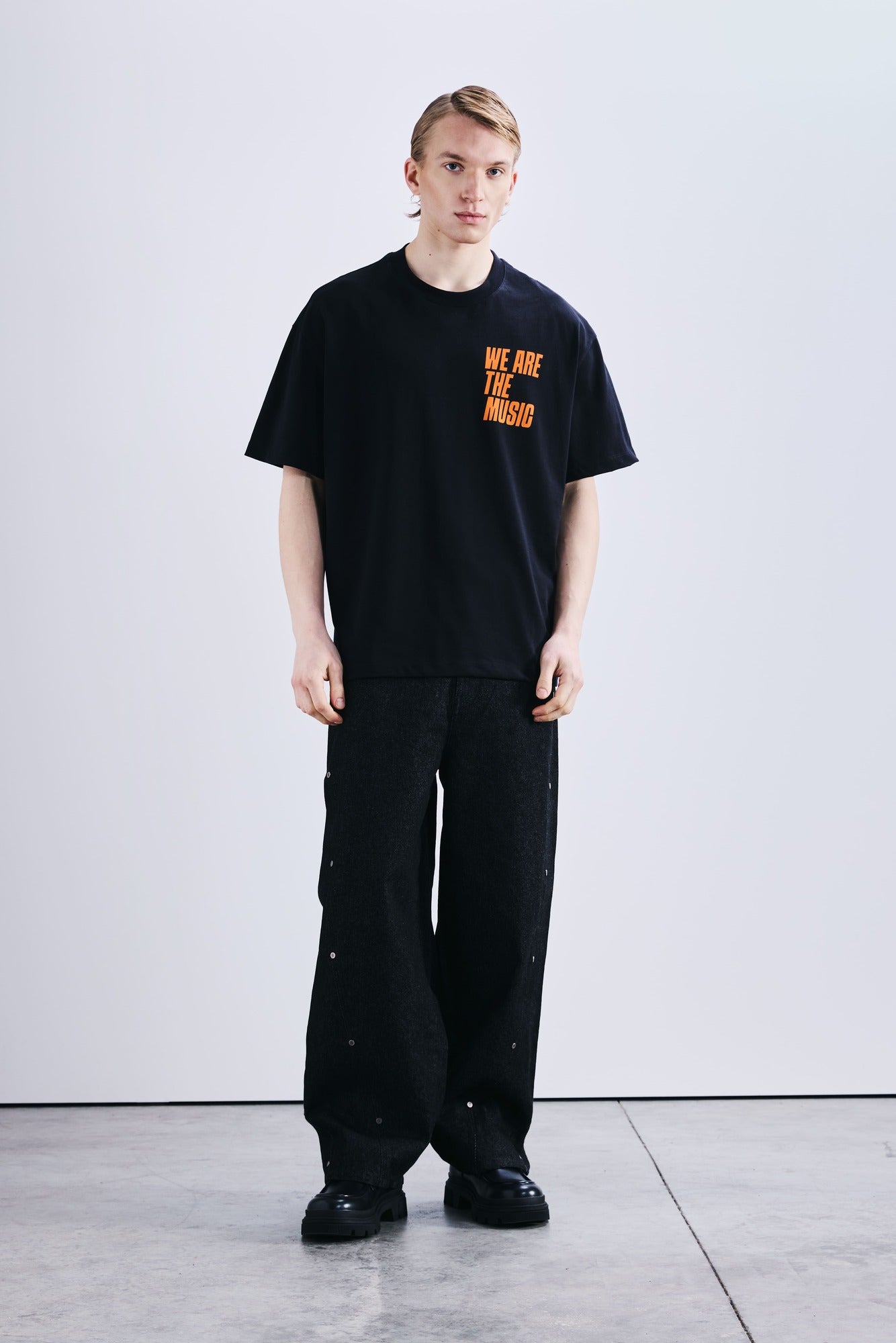 MUSIC TEE
