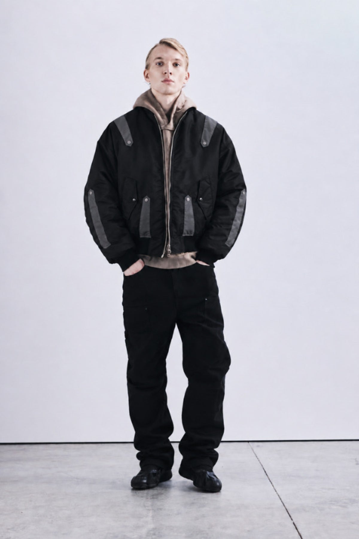 BICOLOR BOMBER