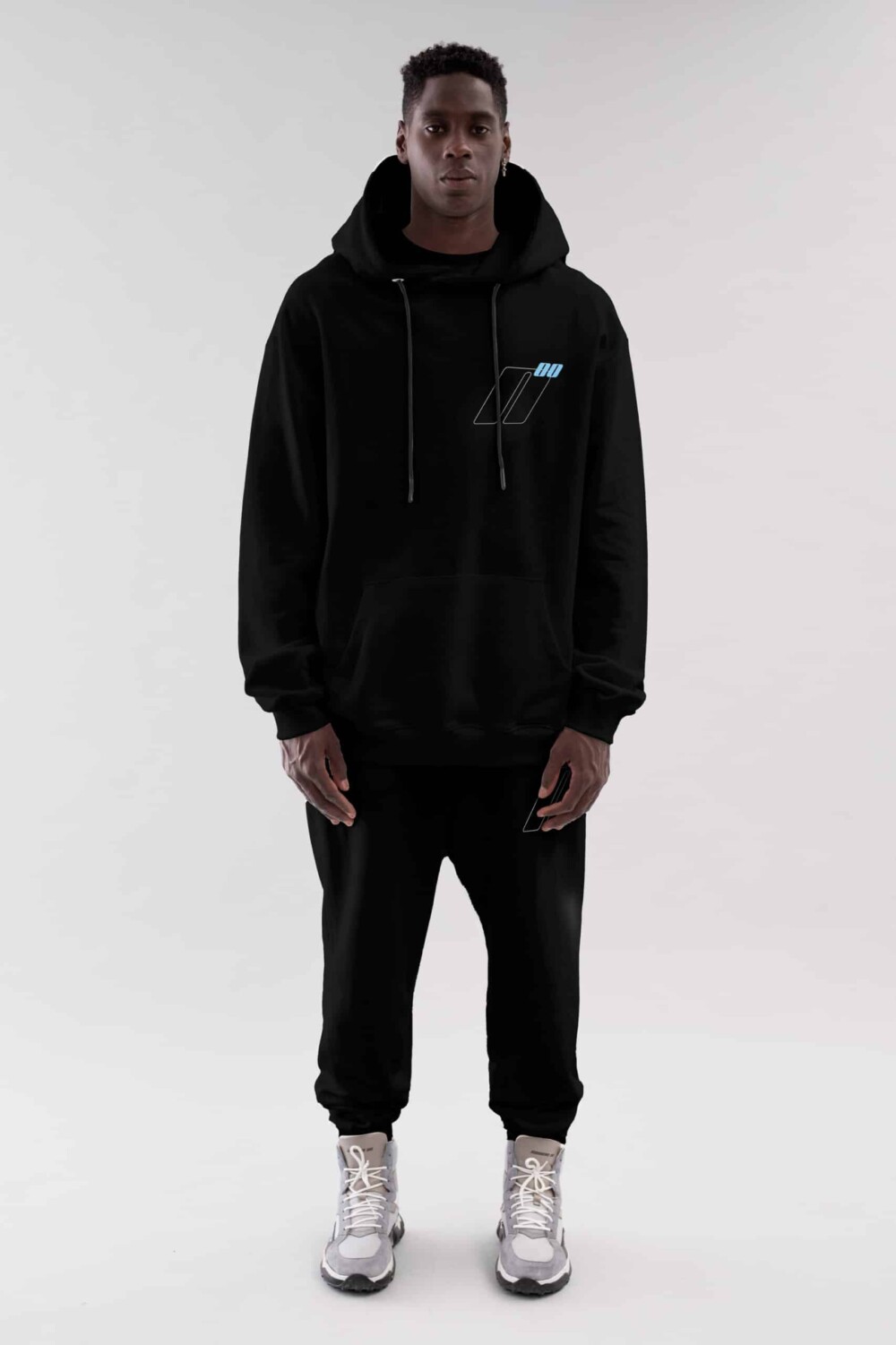 BLACK 00 SWEATSHIRT